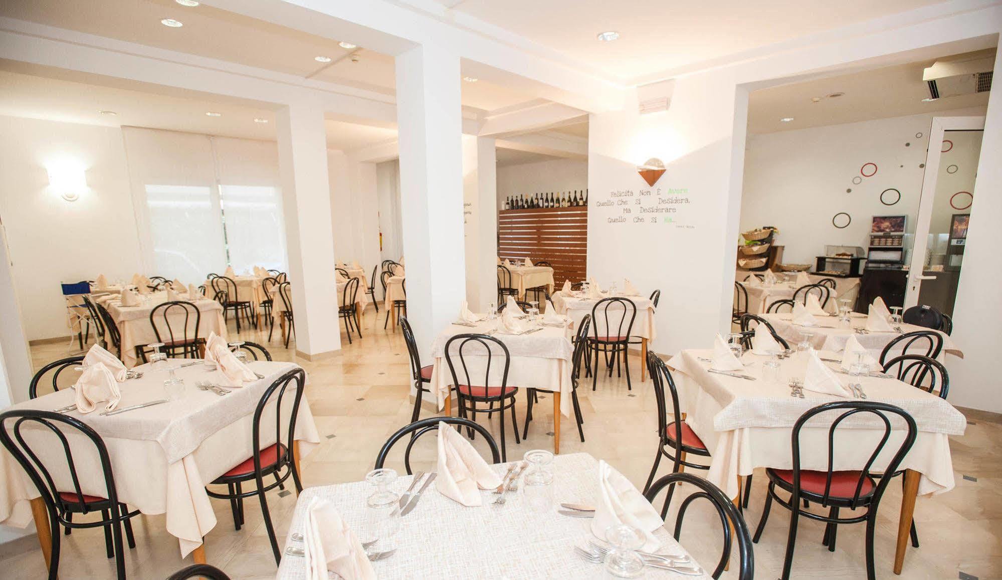 Hotel Massimo Riccione Extérieur photo